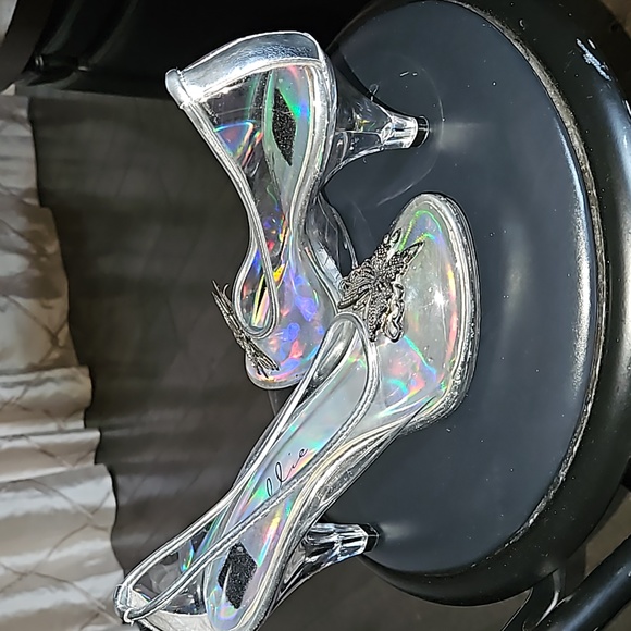 Shoes - Picture 4 of 6